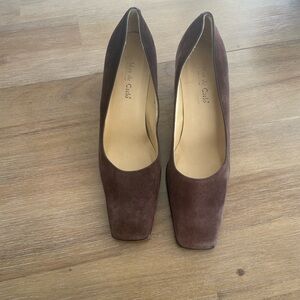 Max de Carlo Women’s Brown Suede Pumps ~ Size 8.5 ~ 3 inch heel ~ Pre-loved